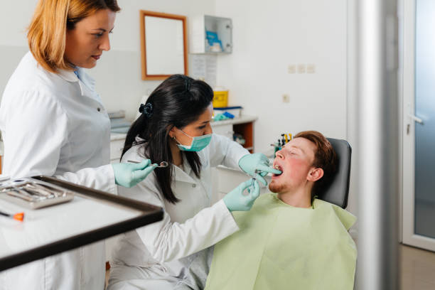 Best Emergency Tooth Extraction in Wallingford Center, CT